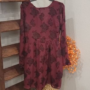 BNWT burgundy Sugarlips lace up back dress